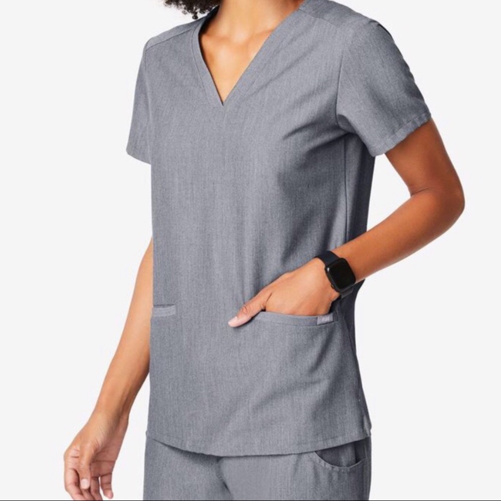 FIGS Gray 3 pocket scrub top XS
